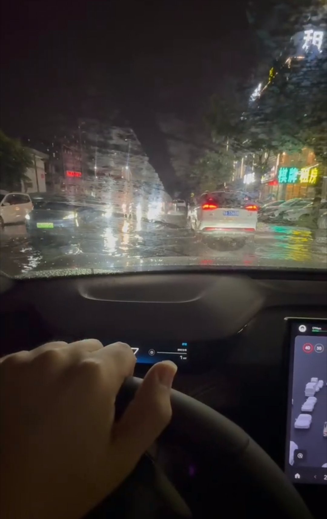 中央气象台：重庆湖北等地局地有暴雨